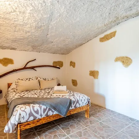 Cueva Familiar En Arico *